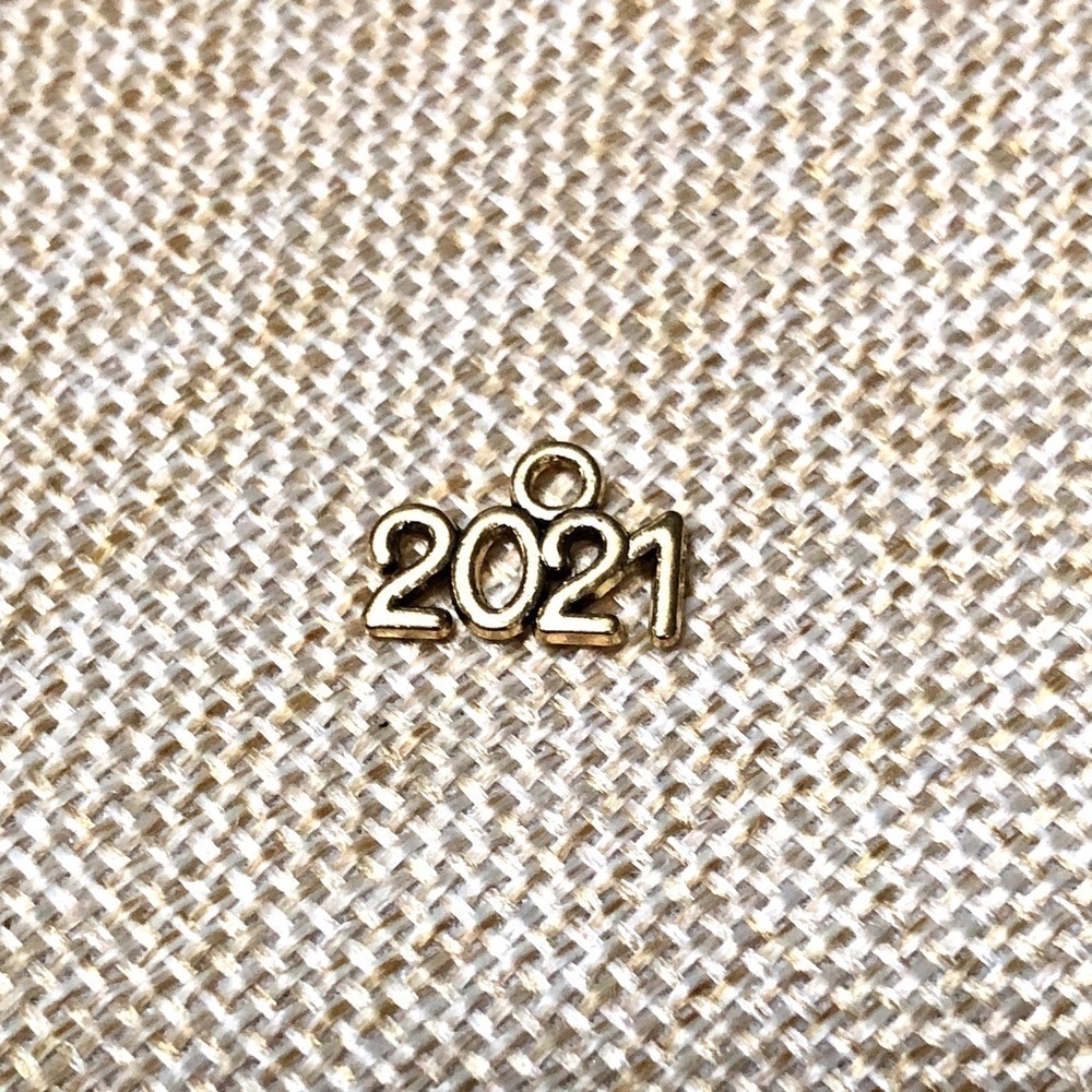 🔴 5 for $10 ONE Vintage Style Gold Tone 2021 Pendant